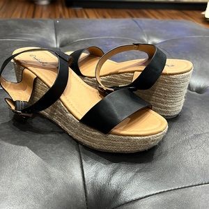 Quipd Black Faux Leather Platform Sandals Size 8.5